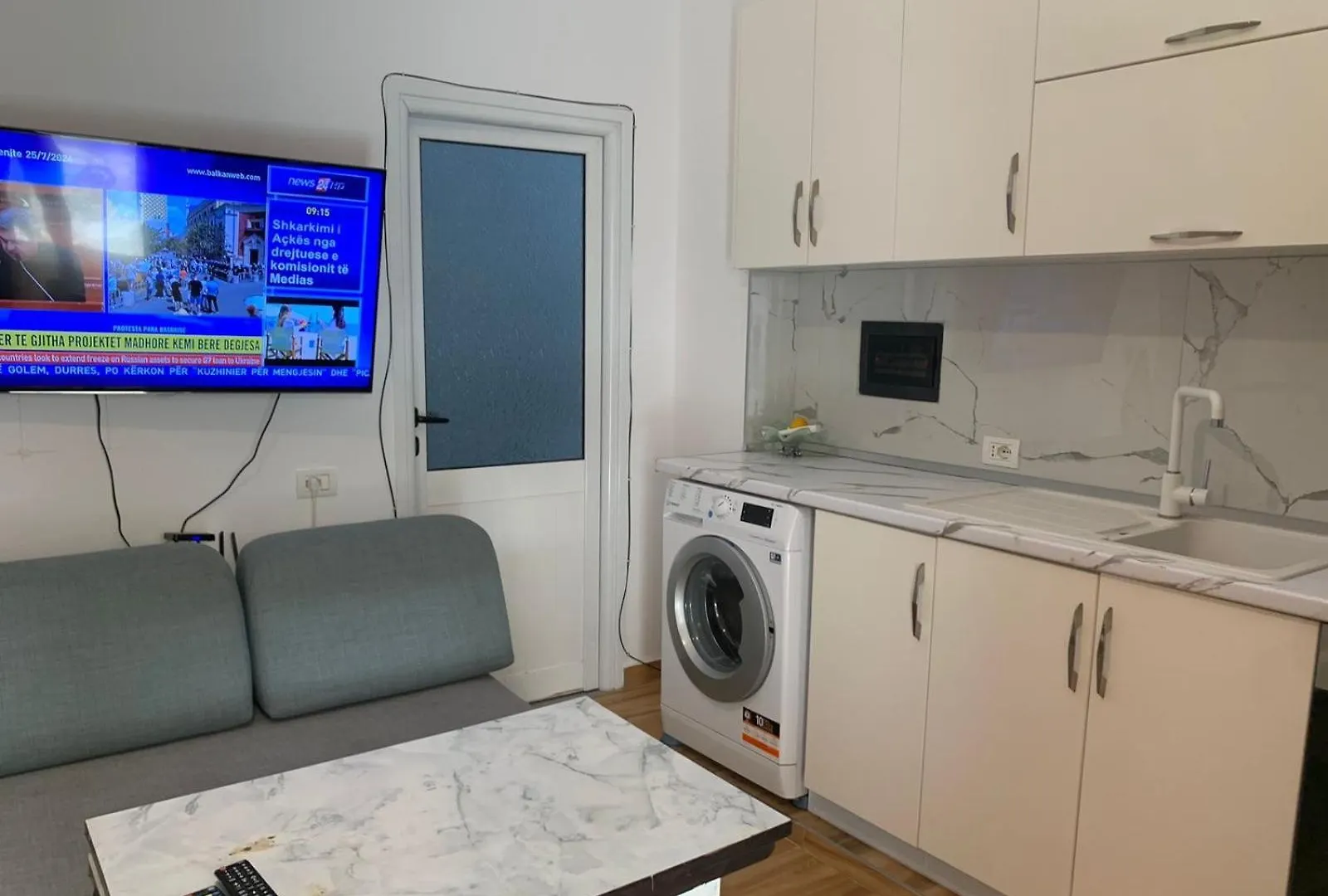 Lungo Mare Te Carburanti Castrati Apartment Vlore Albania