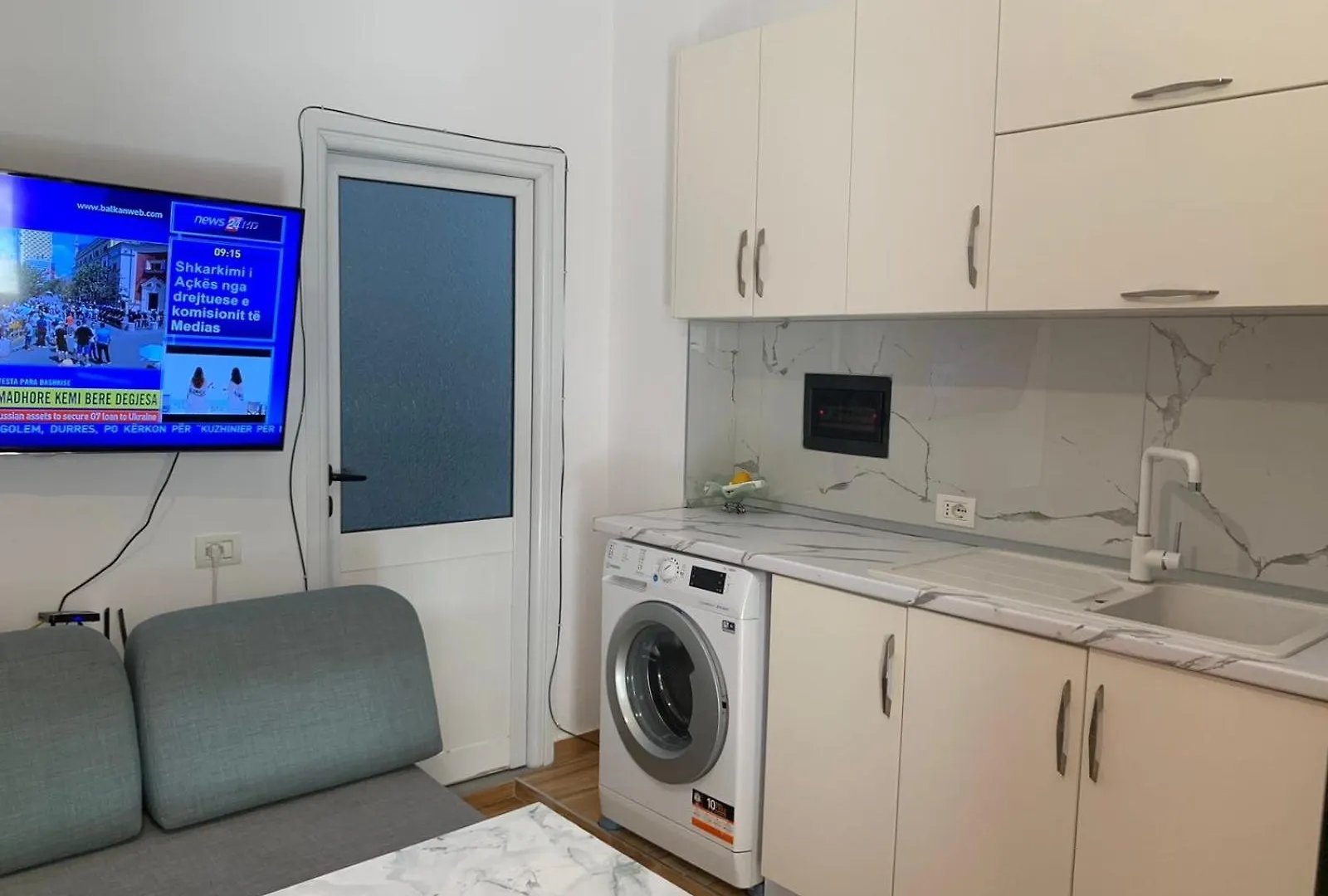 Lungo Mare Te Carburanti Castrati Apartment Vlore Albania